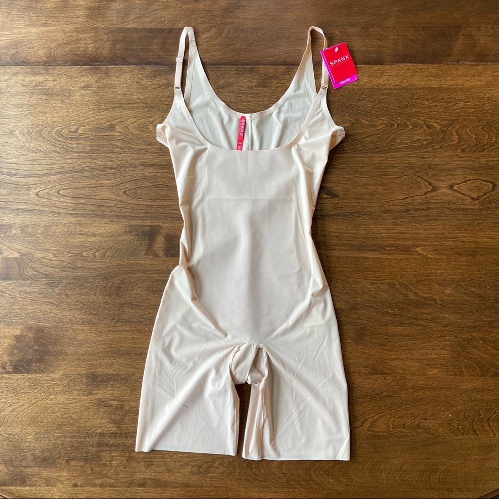 Spanx Thinstincts Open Bust Mid-Thigh Bodysuit Small Nude NEW